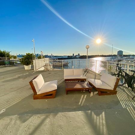 Luxurious Remodeled Direct Waterfront Apartment With Miami Skyline View And Outdoor Terrace Free Parking 5Min Drive To Miami Beach Exterior foto