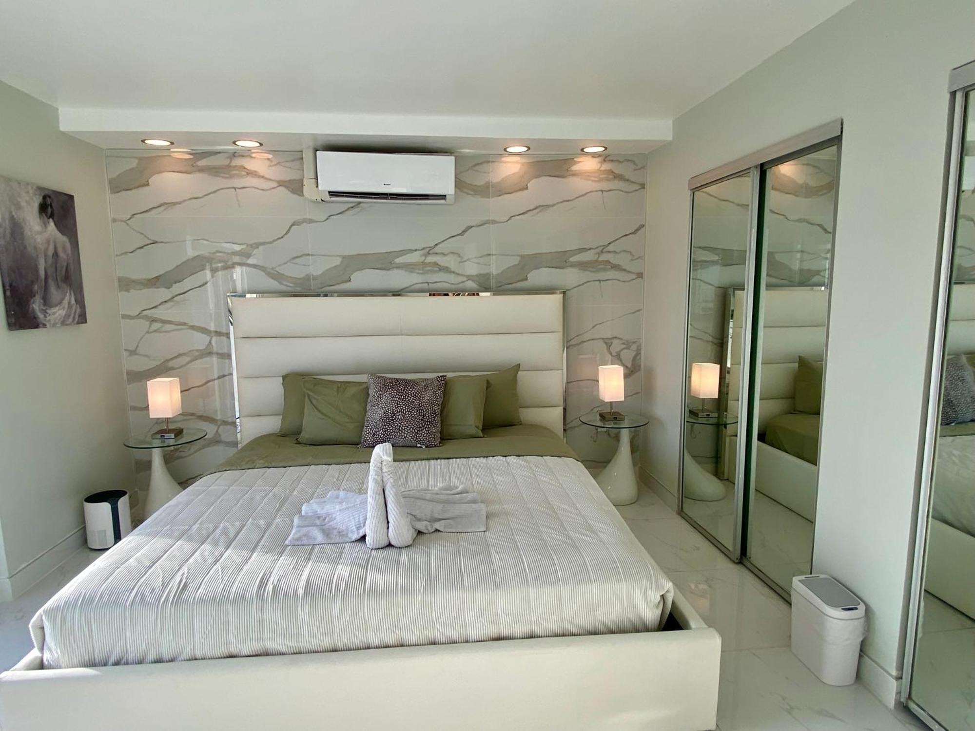 Luxurious Remodeled Direct Waterfront Apartment With Miami Skyline View And Outdoor Terrace Free Parking 5Min Drive To Miami Beach Exterior foto