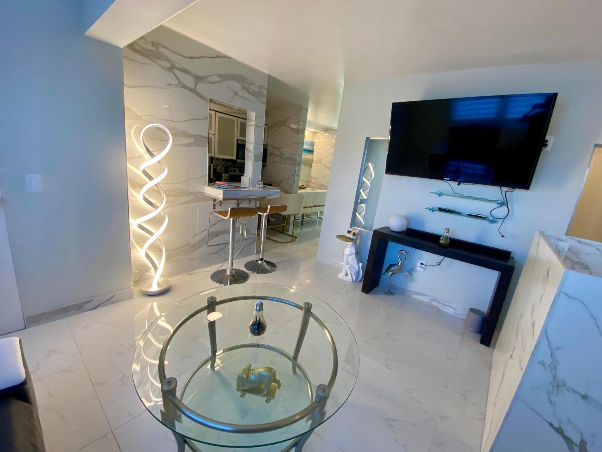 Luxurious Remodeled Direct Waterfront Apartment With Miami Skyline View And Outdoor Terrace Free Parking 5Min Drive To Miami Beach Exterior foto