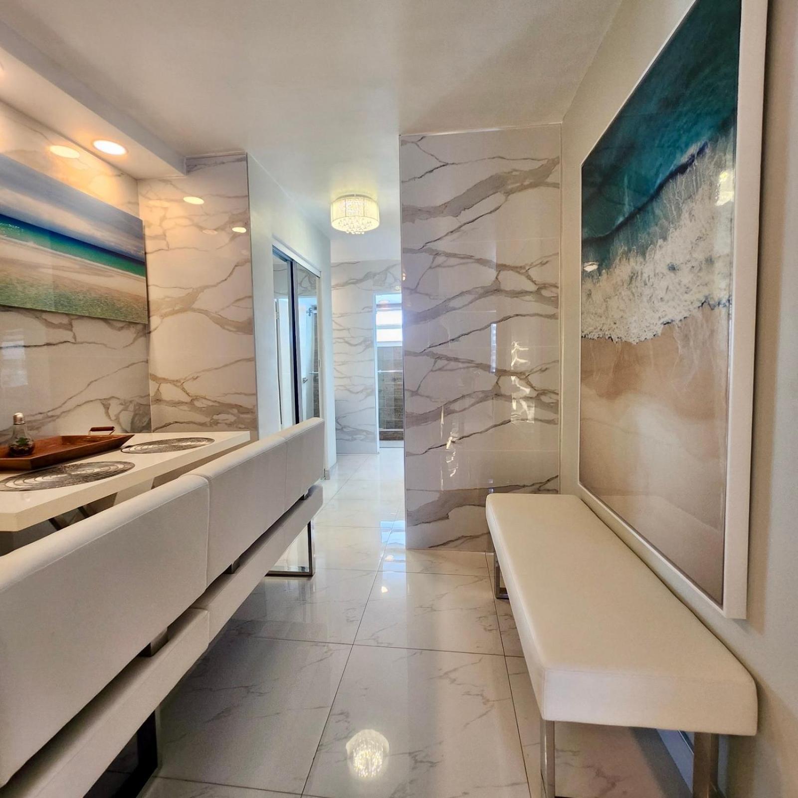 Luxurious Remodeled Direct Waterfront Apartment With Miami Skyline View And Outdoor Terrace Free Parking 5Min Drive To Miami Beach Exterior foto
